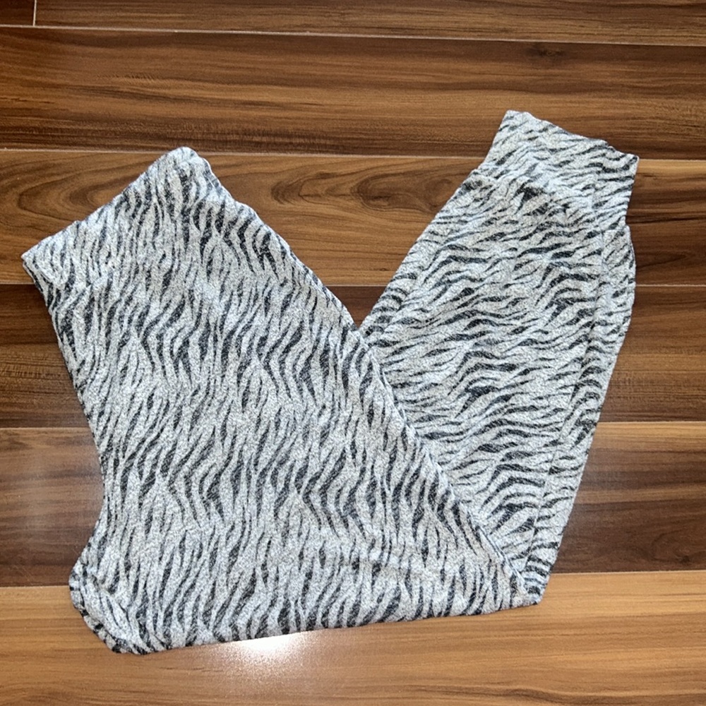 Medium Gap lounge stretchy hoodie legging set animal zebra print - Picture 5 of 6